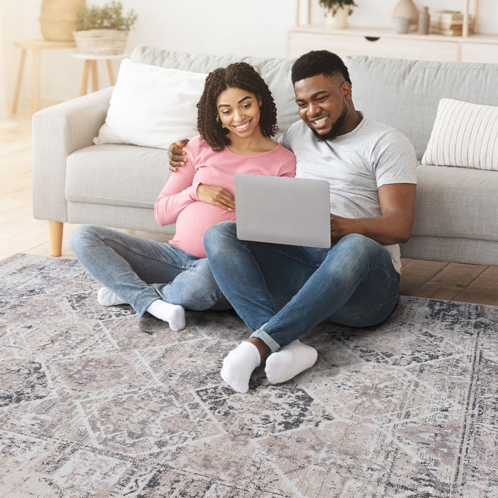 Payas - 5' X 7' Traditional Area Rug - Cream / Anthracite