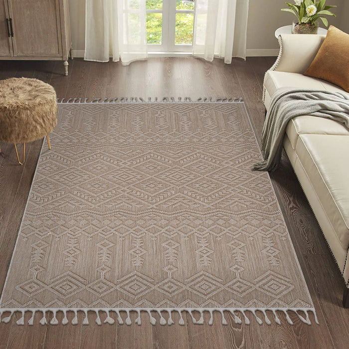 Guros - 4' X 6' Traditional Indoor / Outdoor Area Rug - Natural