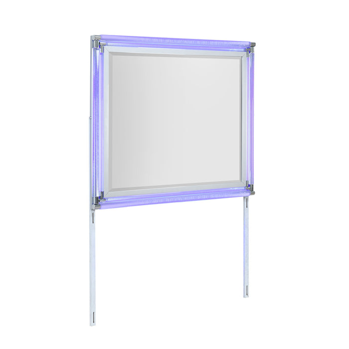 Laura - Mirror With LED Light And Sleek Frame - Silver