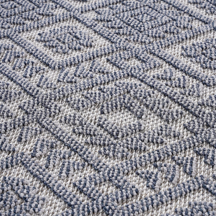 Guros - 6' X 9' Traditional Indoor / Outdoor Area Rug - White / Gray