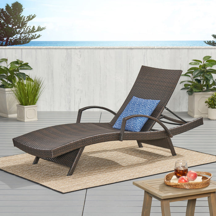 Salem - Contemporary Wicker Chaise Lounge With Arm, Weather Resistant