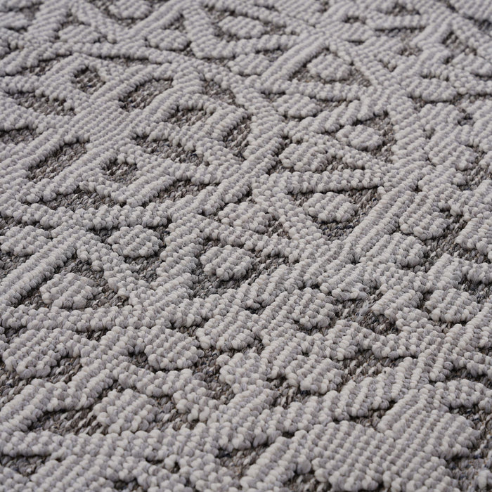 Guros - 8' X 10' Medallion Indoor / Outdoor Area Rug - Gray / White
